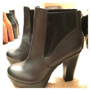 Steve Madden black platform booties size 7.5